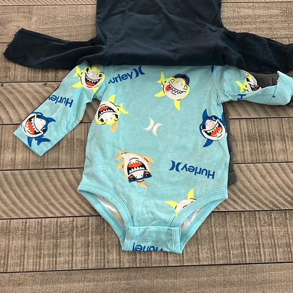 Hurley boys 3 piece onesie shark set size 6 months - Picture 3 of 3
